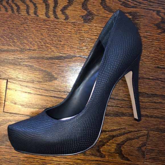 BRAND NEW! Jessica Simpson Black Rusnpu Pumps - Picture 2 of 3